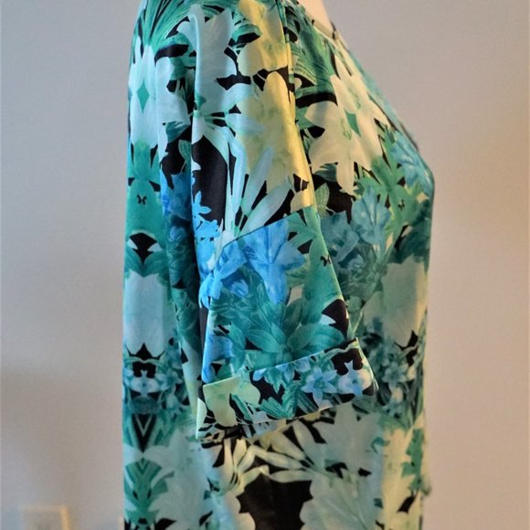 Vince Camuto Floral Top - Picture 3 of 5